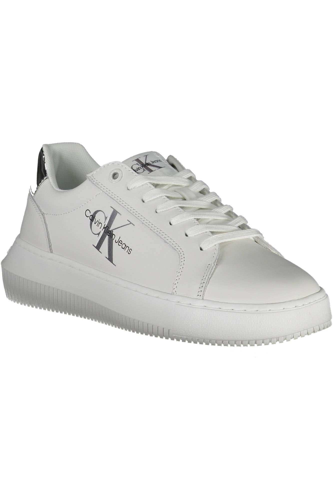 Women's sports shoes white