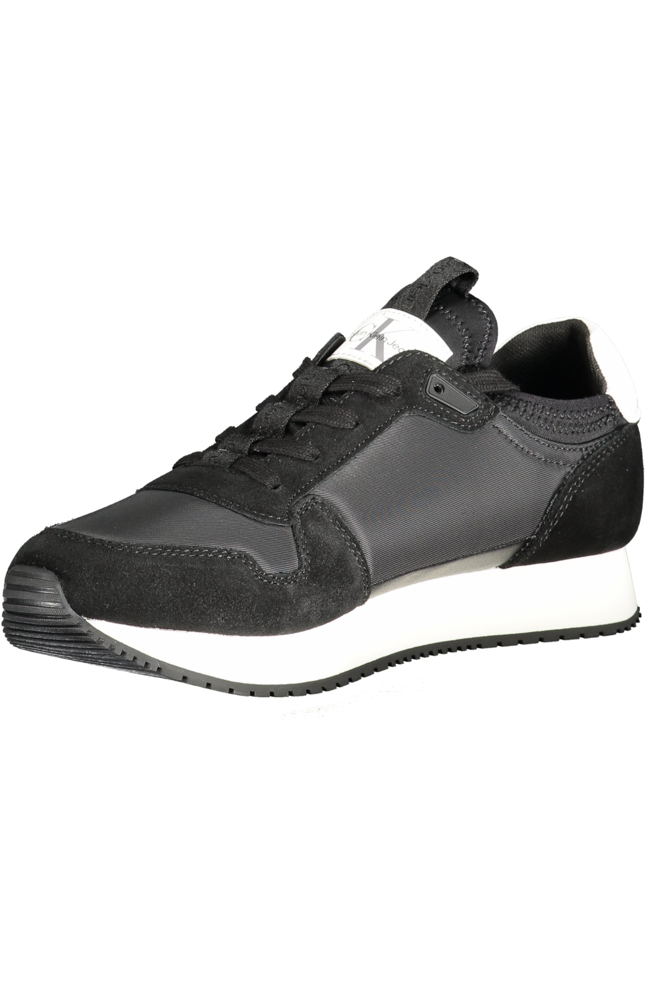 Black men's sports shoes