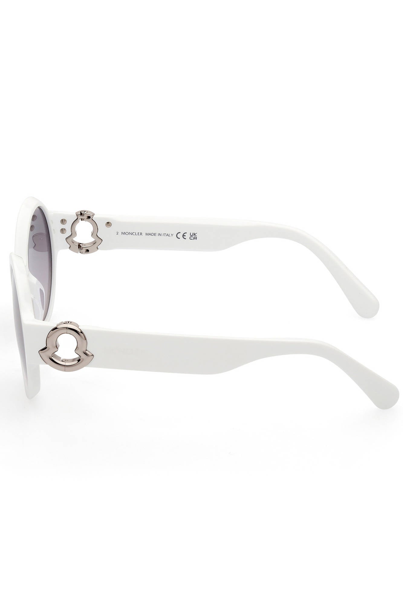 White woman sunglasses