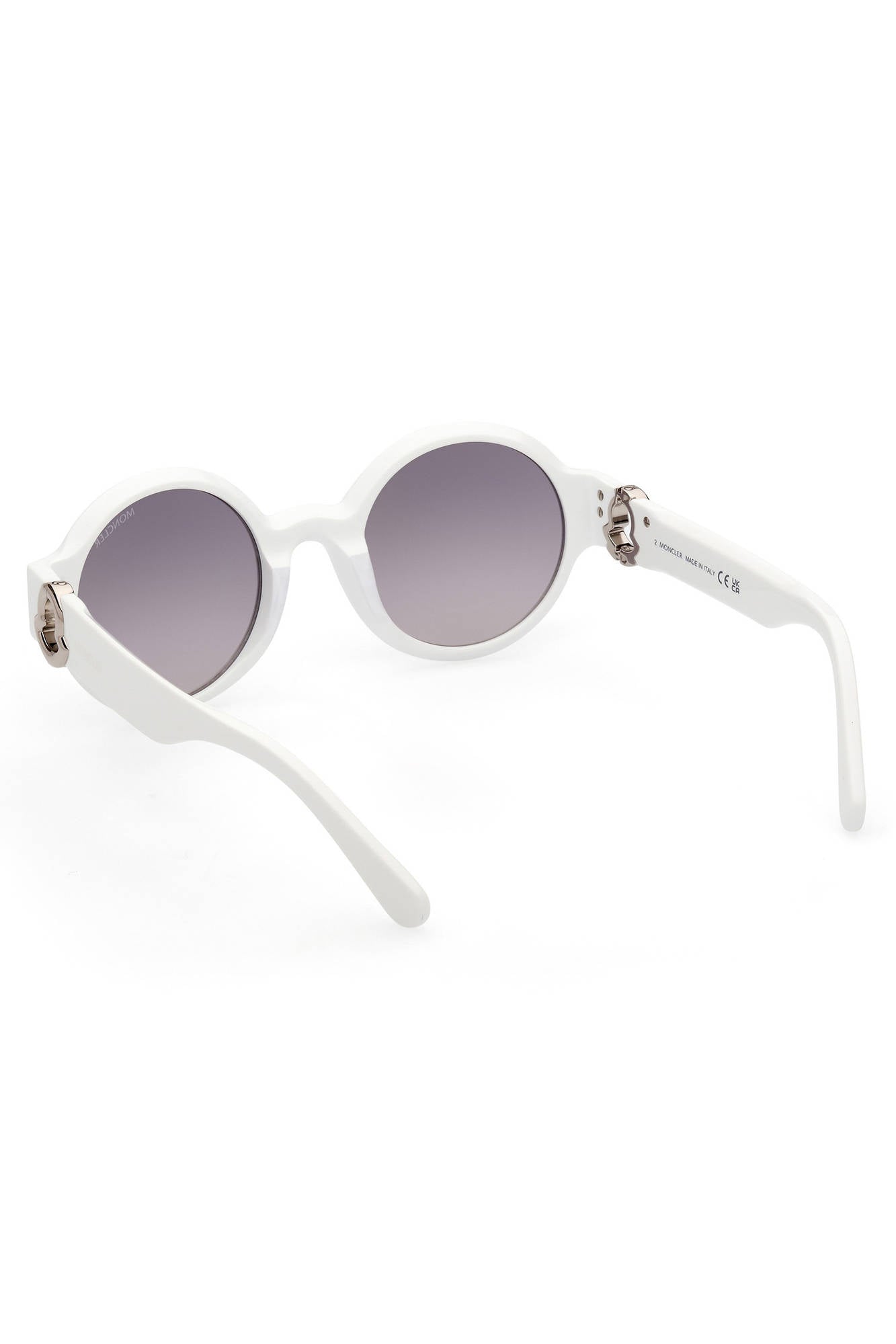 White woman sunglasses