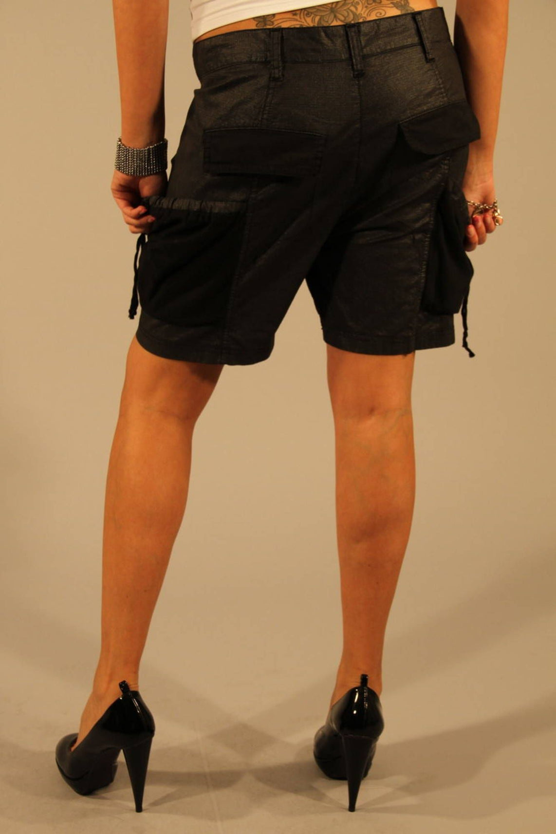 Black woman short trousers