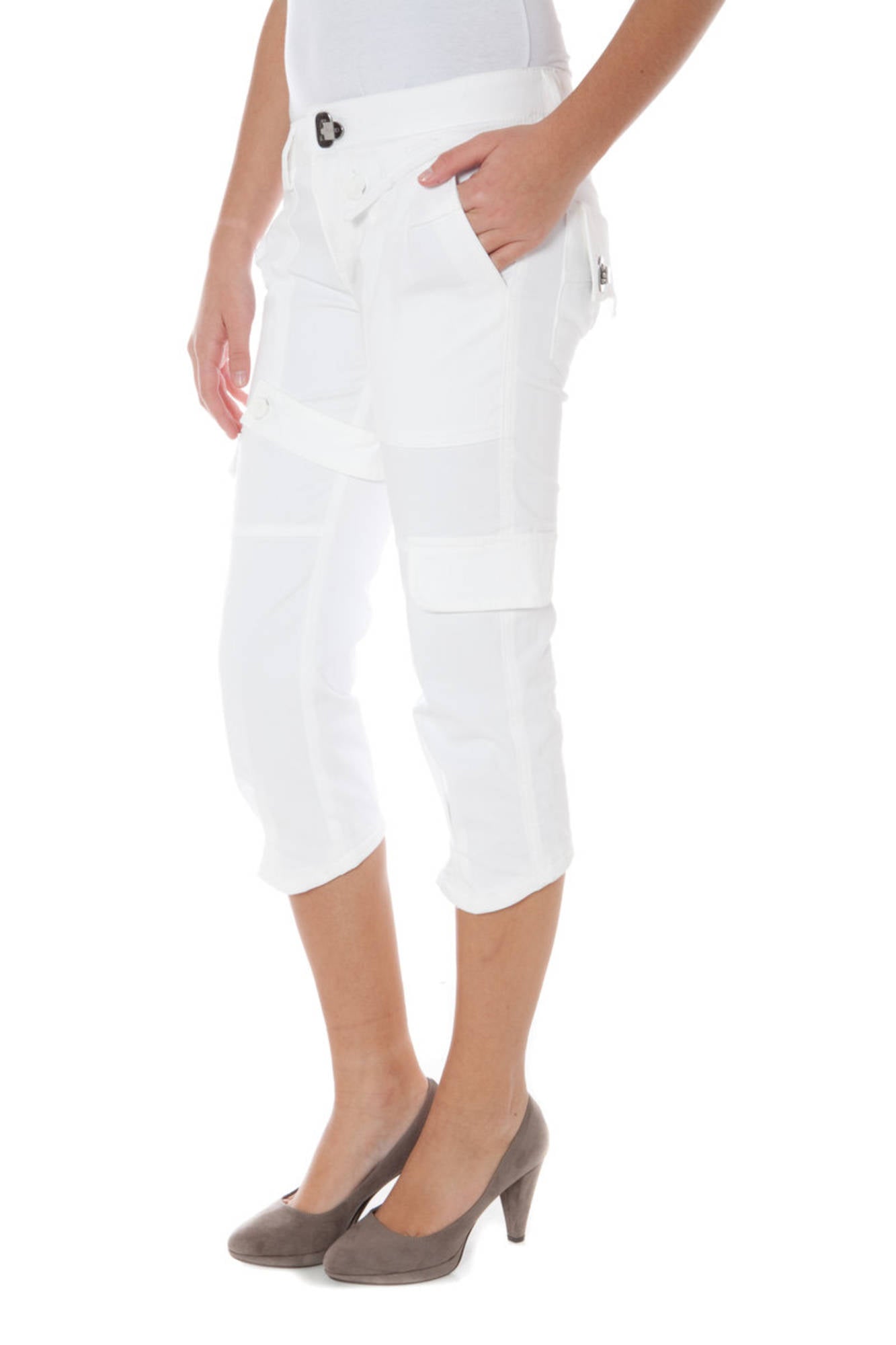 White woman pinocchietto trousers
