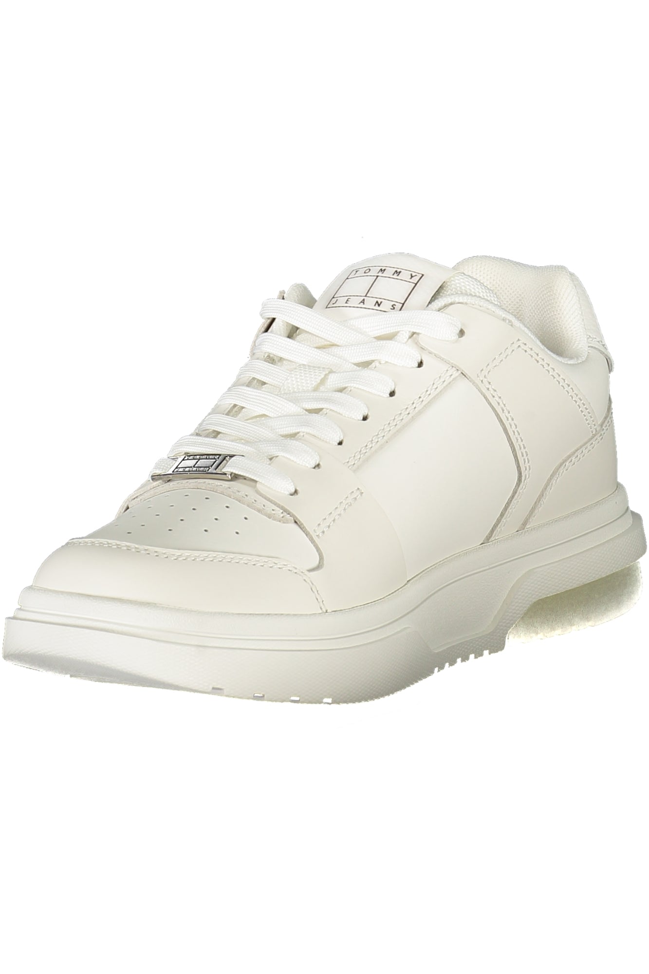 Women's sports shoes white